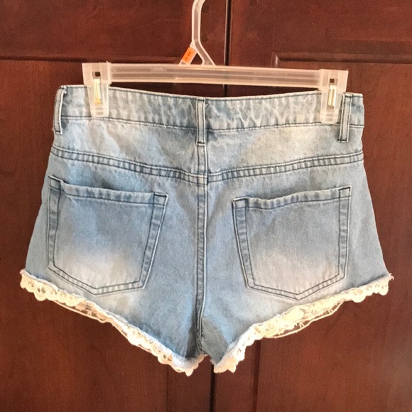 Lace trim shorts - Picture 3 of 4